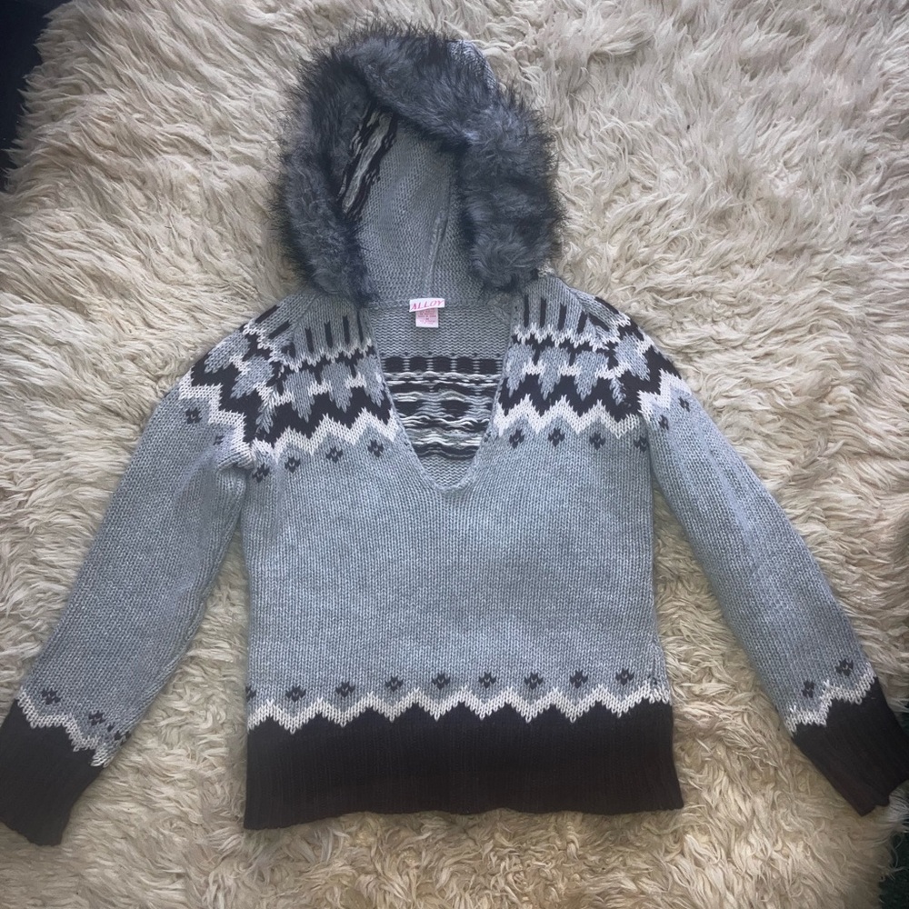 ALLOY Gray and Brown Patterned Sweater